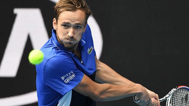 Medvedev, Fransa Açık'ta ikinci tura yükseldi