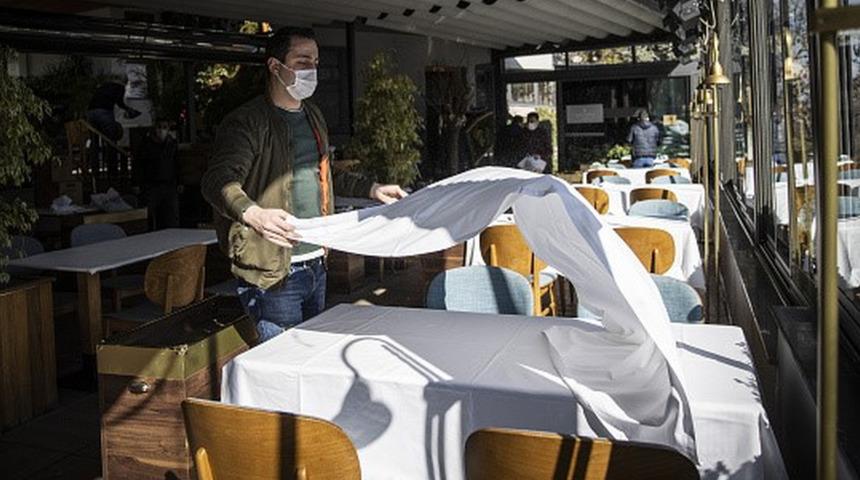 T&uuml;rkiye'de Covid-19 kısıtlamaları 'kademeli normalleşme' kapsamında hafifletiliyor