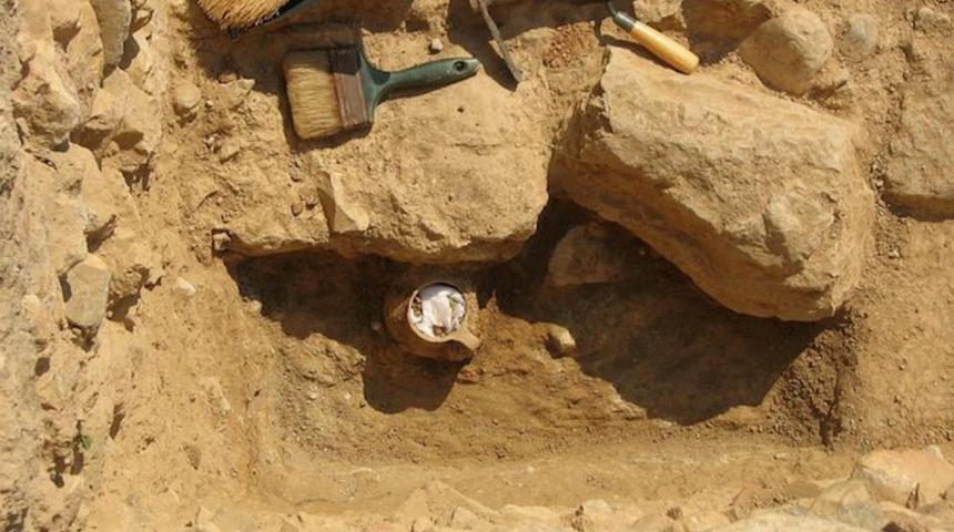 2300 yıllık büyü kavanozu: 55'ten fazla kişiyi felç etti!