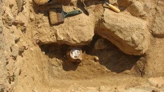 2300 yıllık büyü kavanozu: 55'ten fazla kişiyi felç etti!