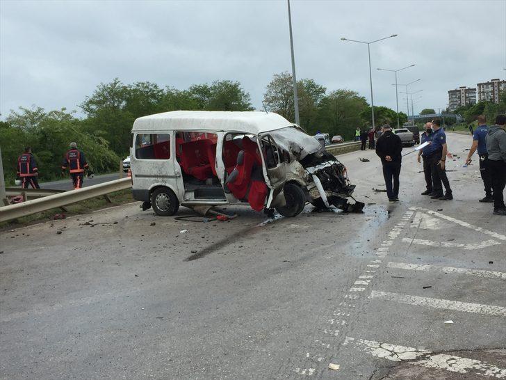 Ordu'da minibüs ile kamyonet çarpıştı: 13 yaralı G1