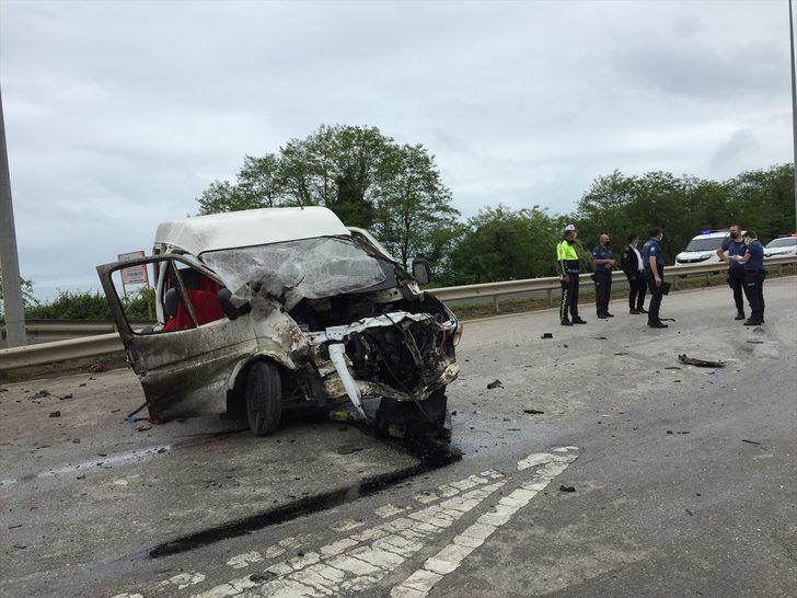 Ordu'da minibüs ile kamyonet çarpıştı: 13 yaralı G2