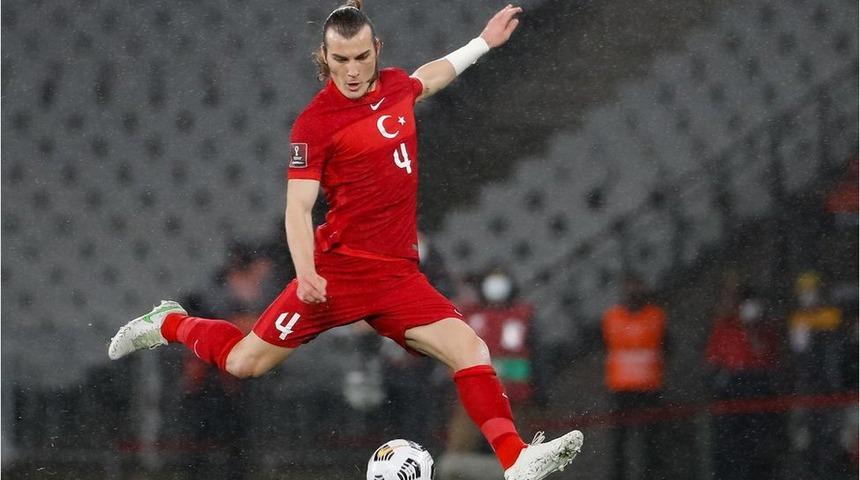 &Ccedil;ağlar S&ouml;y&uuml;nc&uuml;: Guardian'a g&ouml;re 'T&uuml;rk futbolunu d&ouml;n&uuml;şt&uuml;ren &ouml;nc&uuml; defans oyuncusu'