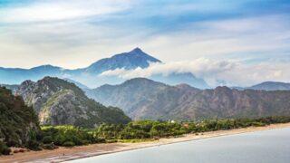 Antalya’nın dünyaca ünlü turizm beldesi Çıralı’da normalleşme hareketliliği başladı! Ziyaretçi akınına uğradı