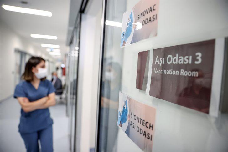 İstanbul'da 50 yaş ve üzeri vatandaşlar Kovid-19'a karşı aşılanmaya başladı G5