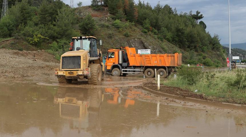 Amasya-Erzincan karayolu ulaşıma kapandı