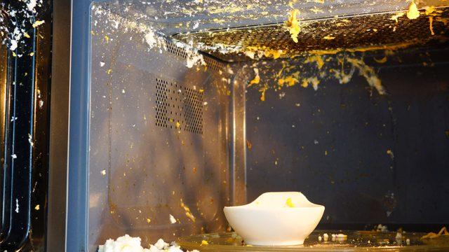 Mikrodalgada ısıtılmaması gereken 7 gıda ürünü! Tekrar ısıtınca zehirliyor