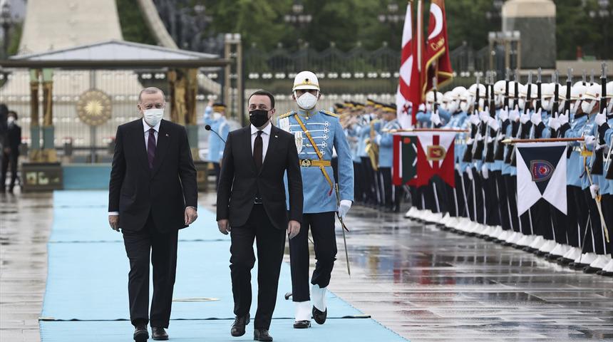 Cumhurbaşkanı Erdoğan, Gürcistan Başbakanı Garibashvili'yi resmi törenle karşıladı
