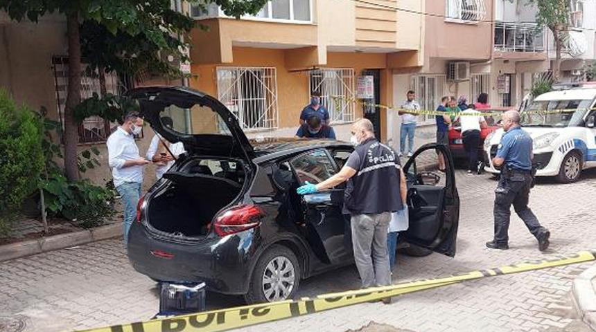 İzmir'de park halindeki otomobilde dehşet! 2 ağır yaralı, 2 gözaltı