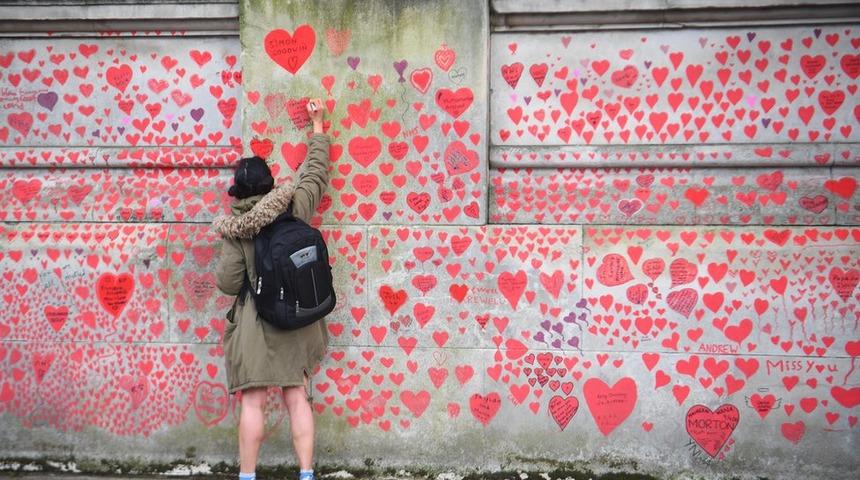 Birleşik Krallık'ta pandeminin başlangıcından beri ilk kez Covid'den ölüm bildirilmedi
