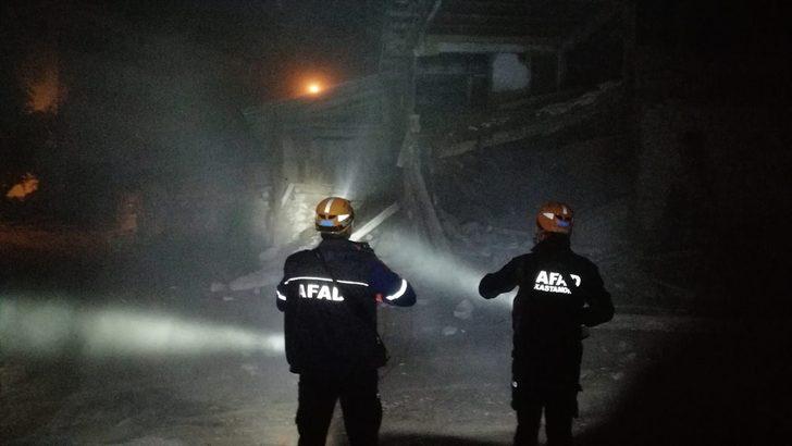 Kastamonu'da çöken evin altında kalan keçiyi itfaiye ve AFAD kurtardı G1