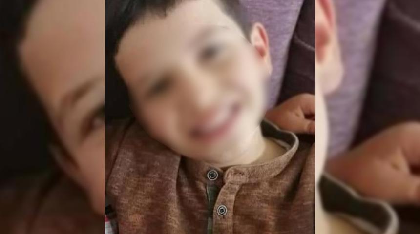 Bahçede oynayan küçük çocuğu yılan ısırdı