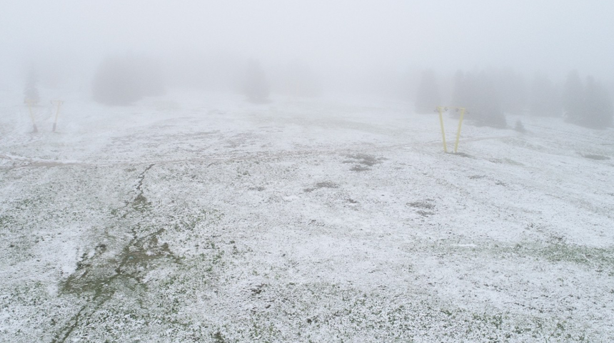 Uludağ’da Haziran ayında yağan kar tatilcileri şaşkına çevirdi