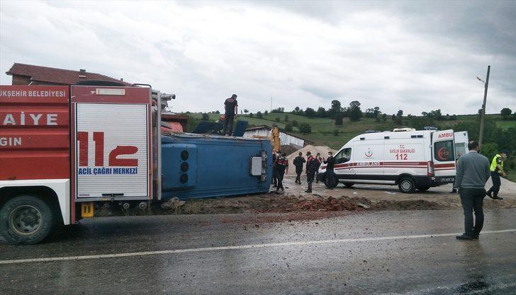 Samsun'da cezaevi aracı devrildi: 10 yaralı G1