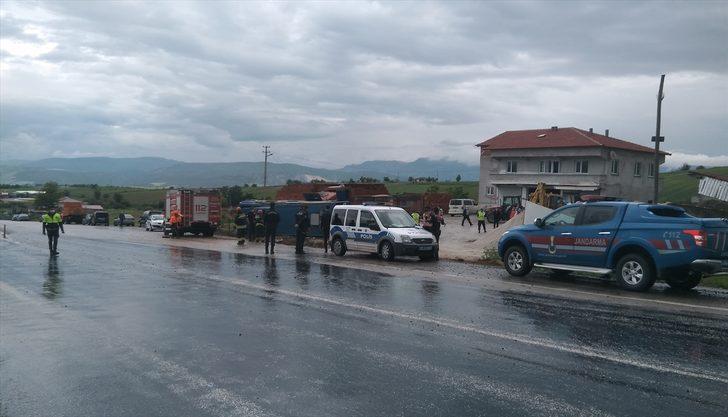 Samsun'da cezaevi aracı devrildi: 10 yaralı G3