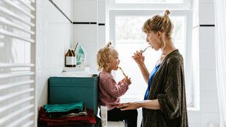 Çocuklar diş fırçalamaya ne zaman başlamalıdır? Çocuğa diş fırçalama alışkanlığı nasıl kazandırılır?