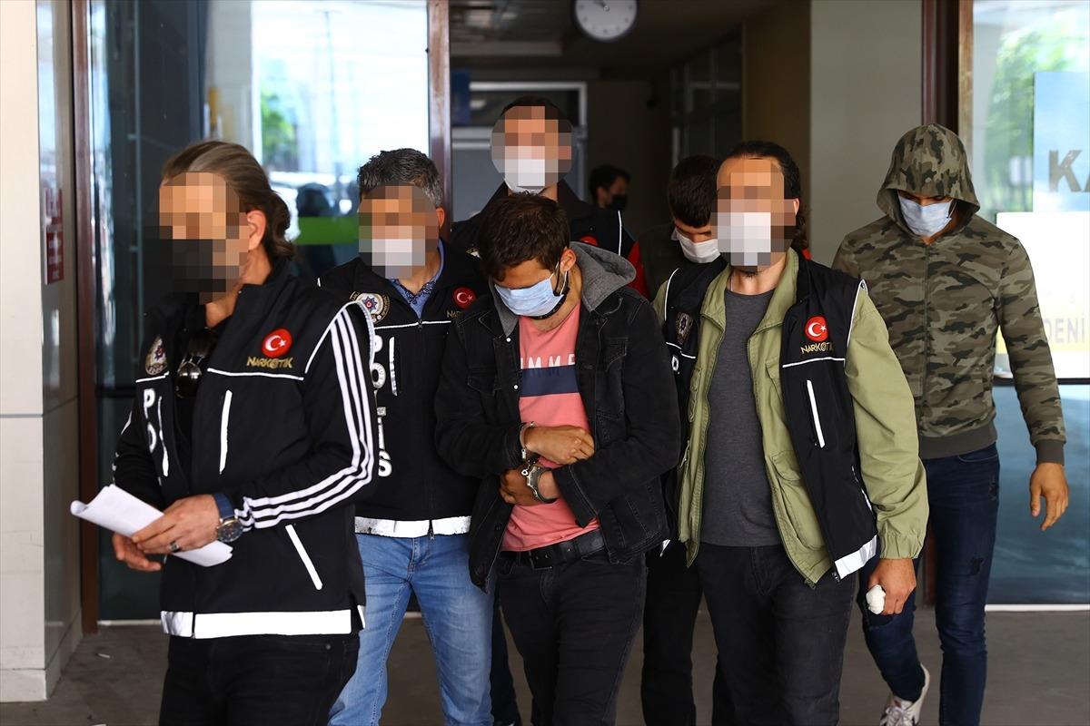 G&Uuml;NCELLEME - Edirne'de "dur" ihtarına uymayan ara&ccedil;taki 3 uyuşturucu ş&uuml;phelisinden biri tutuklandı