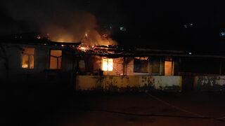 Sakarya'da kapalı olan iş yerinde çıkan yangın hasara yol açtı