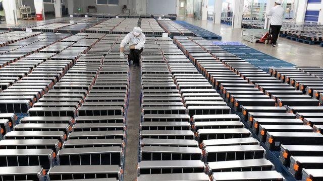 Daha büyük fabrikalar elektrikli araç pillerinin fiyatının ucuzlamasını sağlıyor