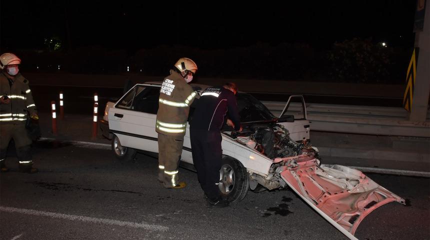 İzmir'de gece vakti feci kaza: 1'i ağır 3 yaralı