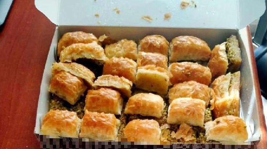 Polisin şüphesi ortaya çıkardı! Baklavaların arasına gizlenmiş