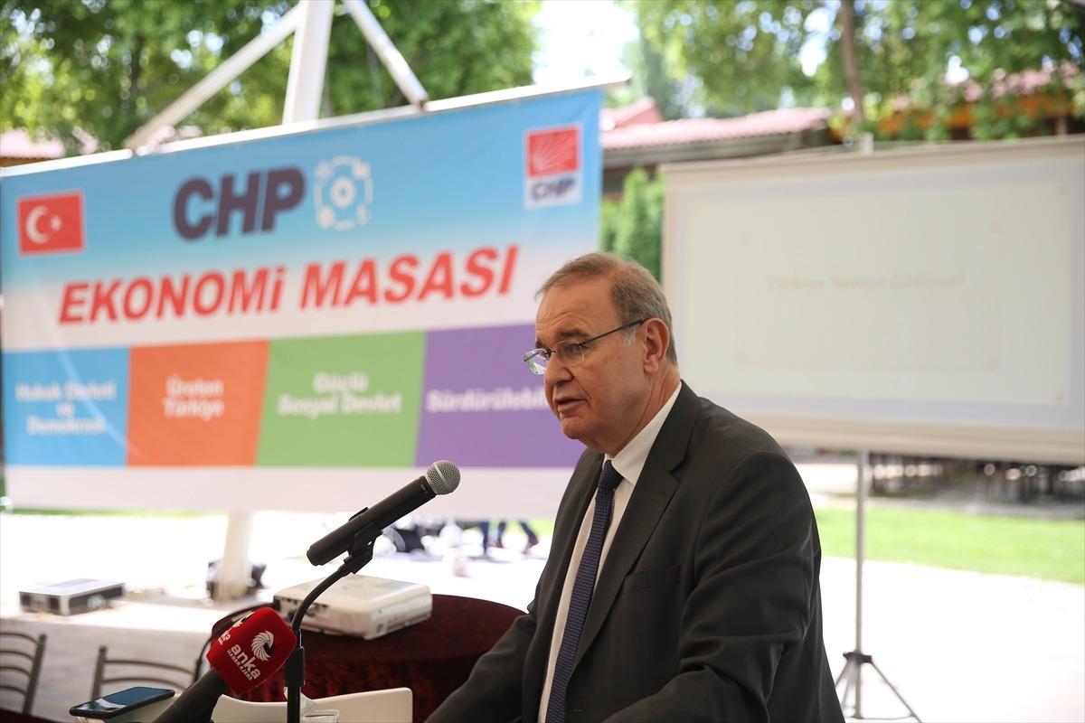 CHP Genel Başkan Yardımcısı ve Parti S&ouml;zc&uuml;s&uuml; &Ouml;ztrak, Eskişehir'de CHP Ekonomi Masası Toplantısı'nda konuştu: