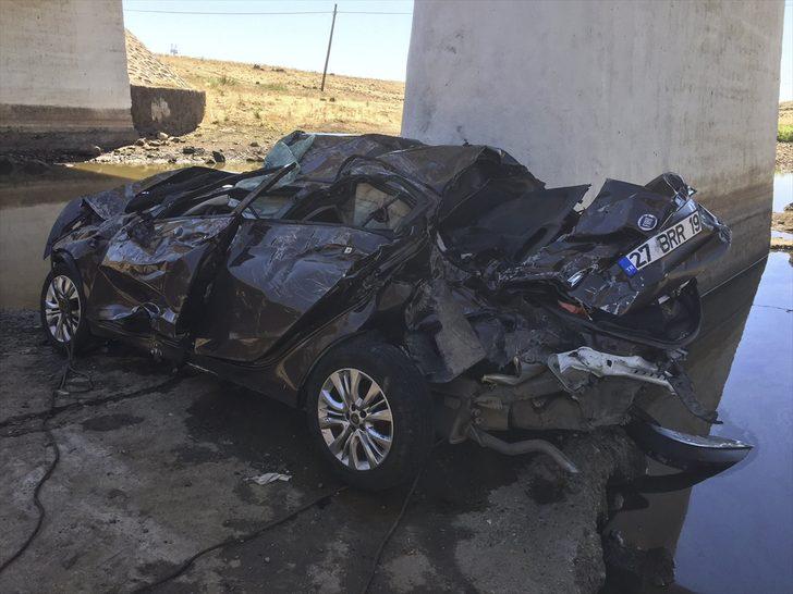 GÜNCELLEME - Şanlıurfa'da köprüden düşen otomobildeki 5 kişi hayatını kaybetti G4