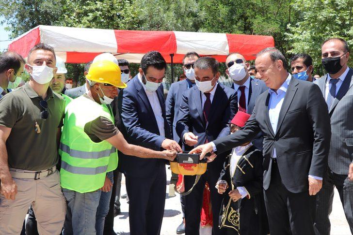 Siirt'te 18 derslikli ilkokul binasının temeli atıldı, kütüphane açılışı yapıldı G1