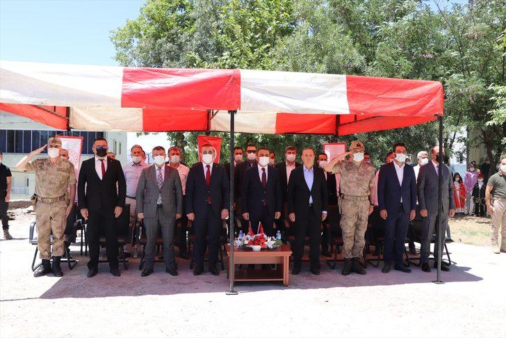 Siirt'te 18 derslikli ilkokul binasının temeli atıldı, kütüphane açılışı yapıldı G2