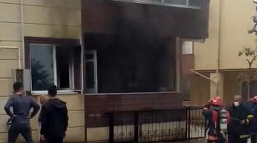 Üç yaşındaki çocuk oynadığı çakmakla evde yangın çıkardı