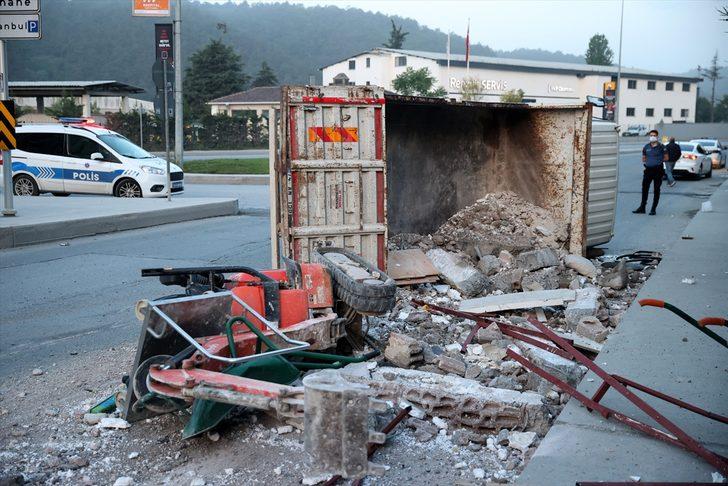 Sarıyer’de devrilen kamyonetteki 2 kişi yaralandı G1
