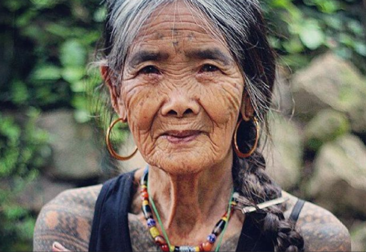 Dünyanın en yaşlı dövme sanatçısı, Whang Od Oggay geleneğin son temsilcisi olarak tarihe geçti