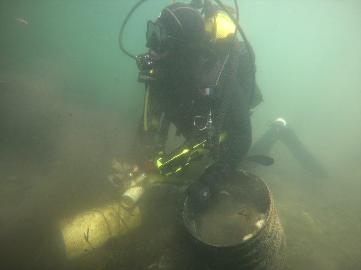 İzmir'de Jandarma SAK Timi denizde atık topladı G1