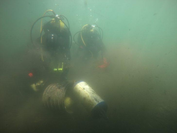 İzmir'de Jandarma SAK Timi denizde atık topladı G2