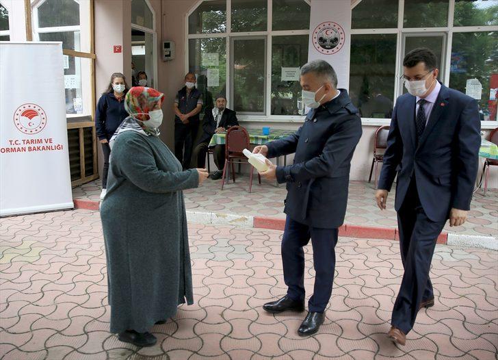 Kırklareli'nde KKKA hastalığına karşı hayvan besicilerine ilaç dağıtıldı G2