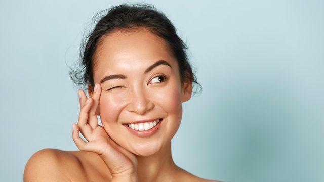 Kaz ayaklarınızdan 1 dakikada kurtulun! Japon egzersizi kaz ayaklarına adeta savaş açıyor