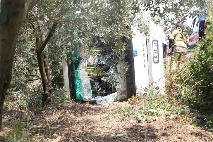 Bursa'da yolcu otobüsü devrildi: 4 yaralı G1