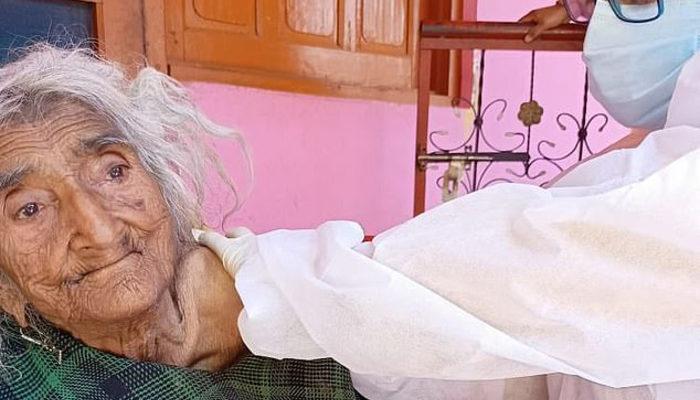 Dünyanın en yaşlı insanı! 124 yaşındaki Hintli kadın koronavirüs aşısı oldu