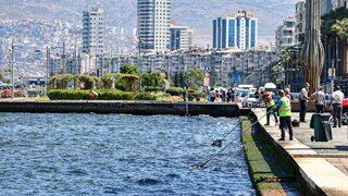 İzmir Körfezi'nden scooter, ayakkabı, cam ve plastik atığa kadar yüzlerce çöp çıktı