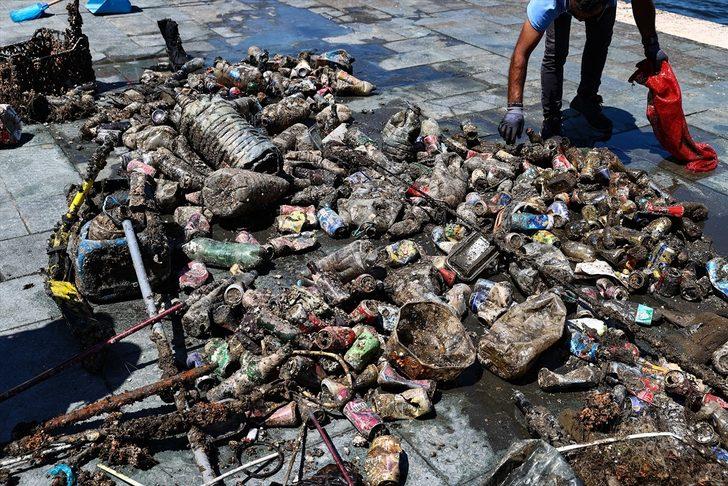 İzmir Körfezi'nden scooter, ayakkabı, cam ve plastik atığa kadar yüzlerce çöp çıktı G5