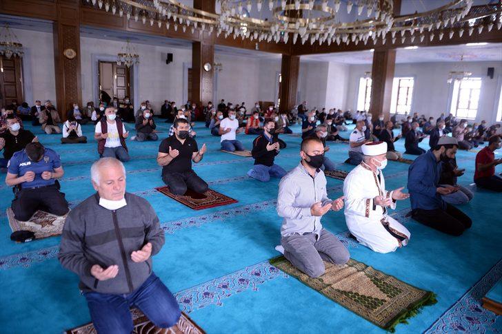 Ardahan ve Kars'ta kuraklığa karşı camilerde yağmur duası edildi G1