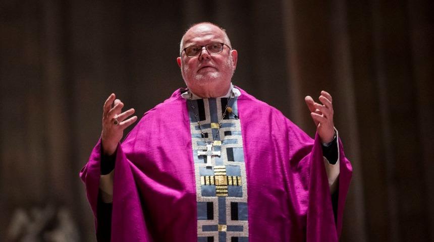 Alman başpiskopos, 'Kilise cinsel tacizle mücadelede başarısız' diyerek istifa etti