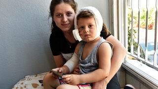 Sevmek istediği köpeğin saldırdığı çocuk ölümden döndü