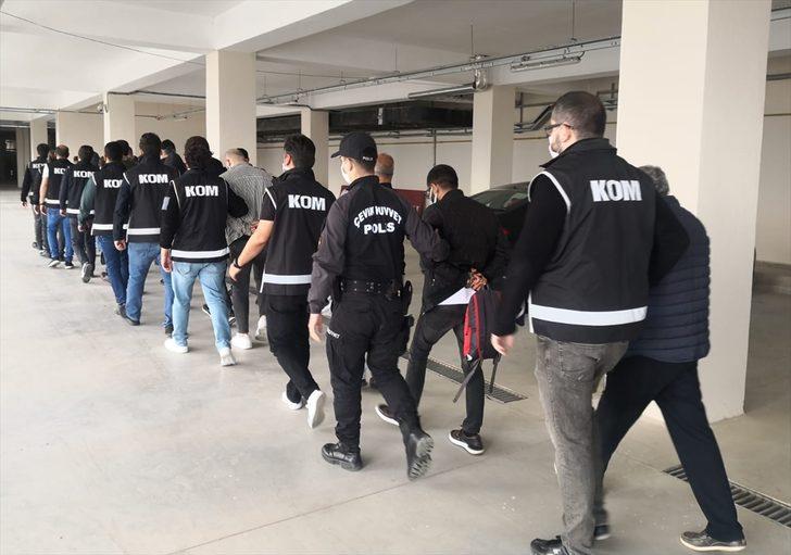 Bursa'da sahte senetlerle ölmüş kişilerin mallarını üzerine geçirdikleri iddiasıyla 19 şüpheli yakalandı G1