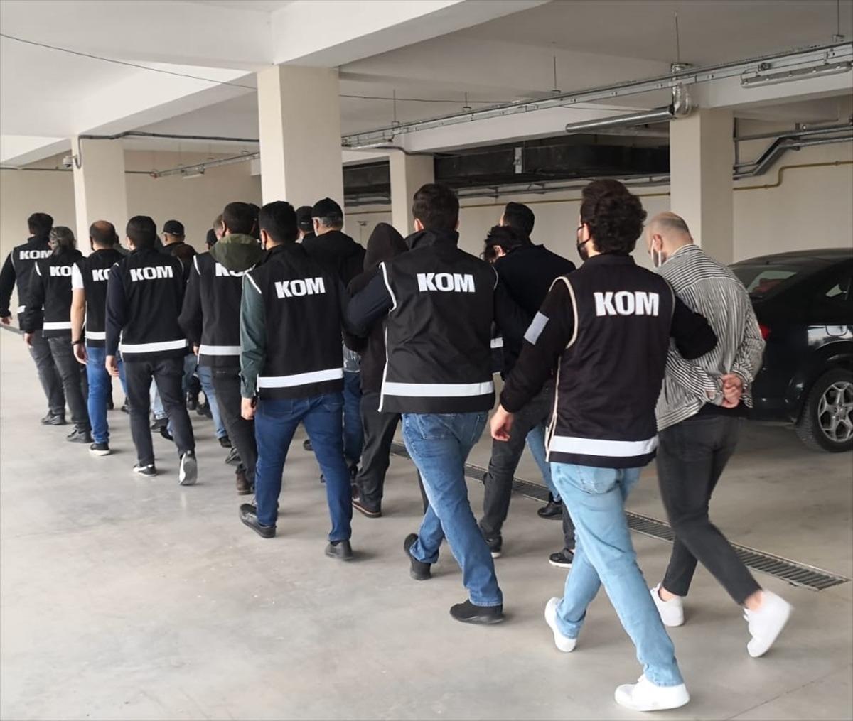 Bursa'da sahte senetlerle &ouml;lm&uuml;ş kişilerin mallarını &uuml;zerine ge&ccedil;irdikleri iddiasıyla 19 ş&uuml;pheli yakalandı