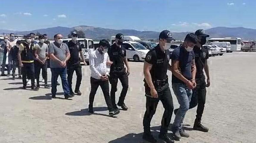 Emniyetle ilgili pişkin paylaşım yaptılar! Hemen yakalandılar