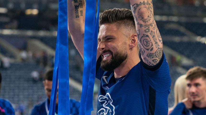 Giroud, adım adım Milan'a gidiyor