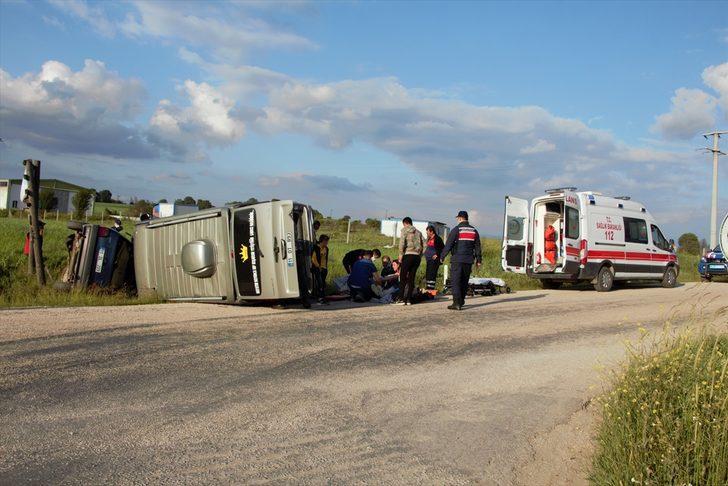 Bilecik'te minibüsle otomobil çarpıştı: 6 yaralı G1