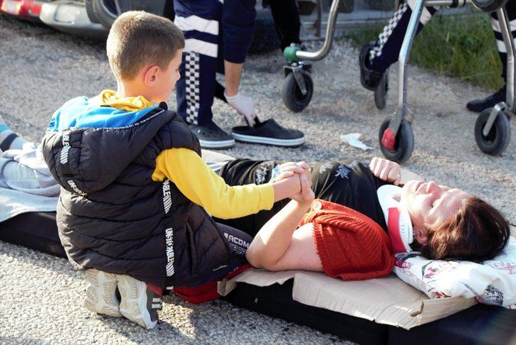 Bilecik'te minibüsle otomobil çarpıştı: 6 yaralı G3