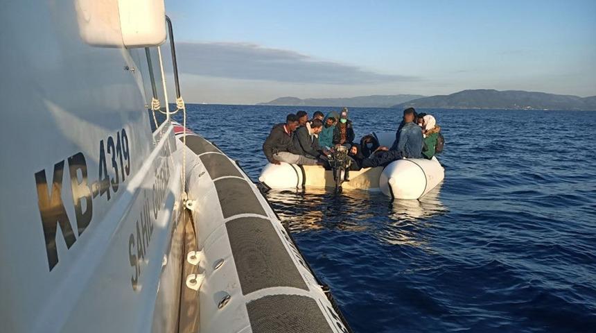 Yunanistan'ın geri ittiği 17 d&uuml;zensiz g&ouml;&ccedil;men kurtarıldı